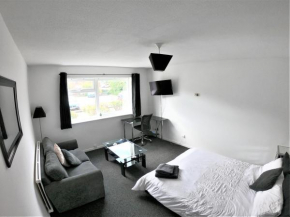 Town Centre Studio Flat!